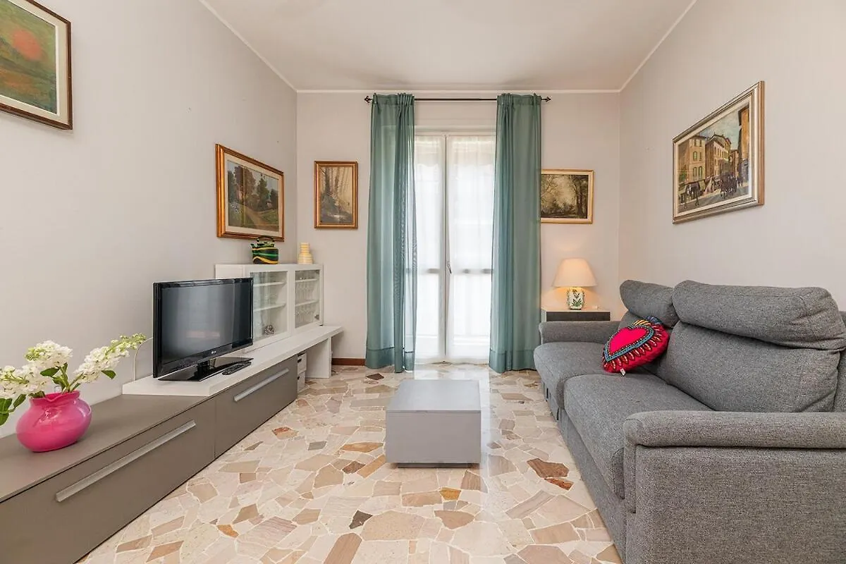 Quiet And Handy Home In Milán Apartmán